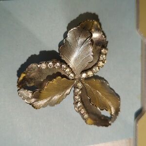 Vtg Silver/Gold tone leaf brooch
